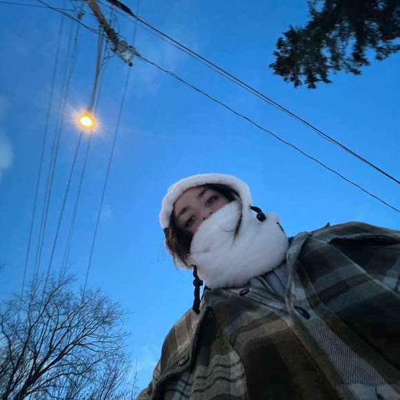 Meet your Posher, Emily - Picture 2 of 4